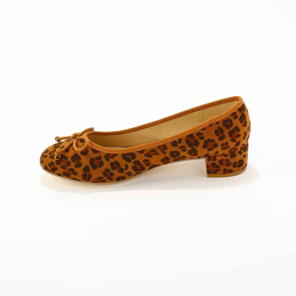 Ballerines à talons imprimées léopard.
