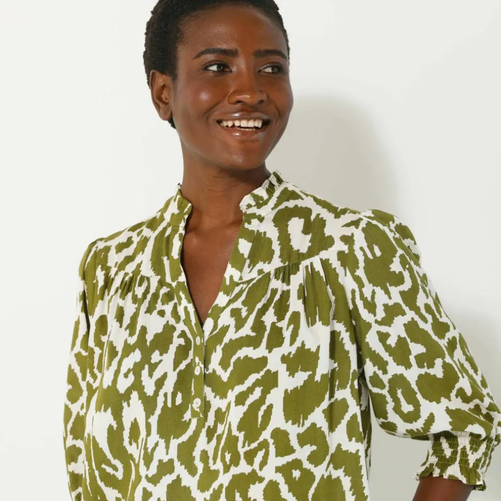 Blouse bicolore col tunisien, manches coudes smockées
