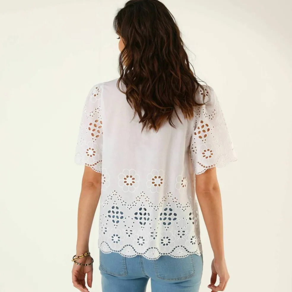 Blouse col tunisien manches courtes, broderie anglaise