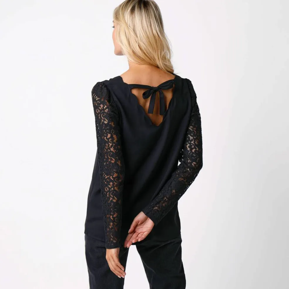 Blouse décolleté festonné dos, manches dentelle