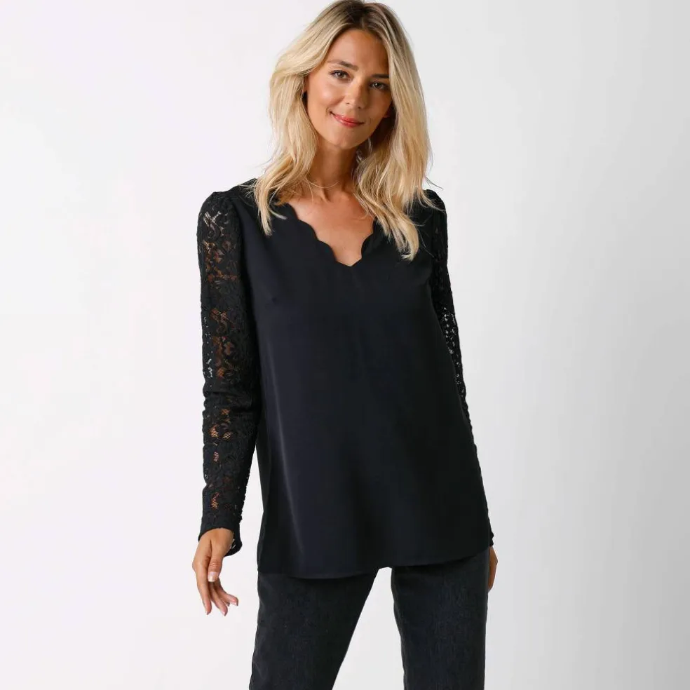 Blouse décolleté festonné dos, manches dentelle
