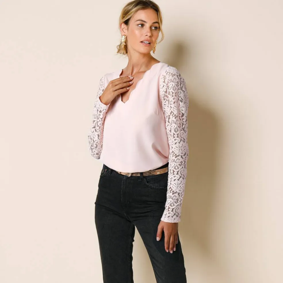 Blouse décolleté festonné dos, manches dentelle