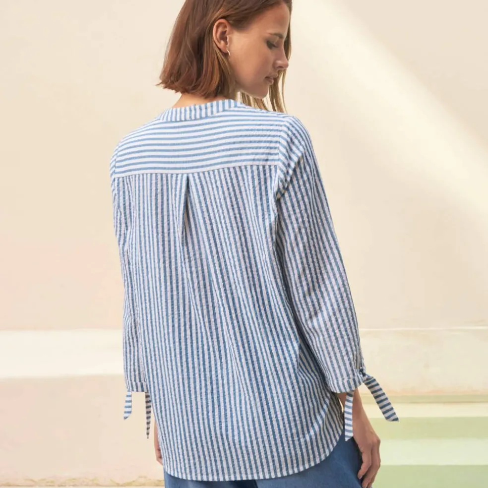 Blouse rayée en seersucker, nouettes aux manches