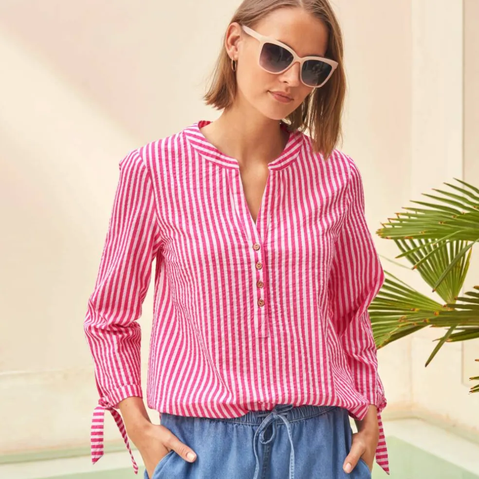 Blouse rayée en seersucker, nouettes aux manches
