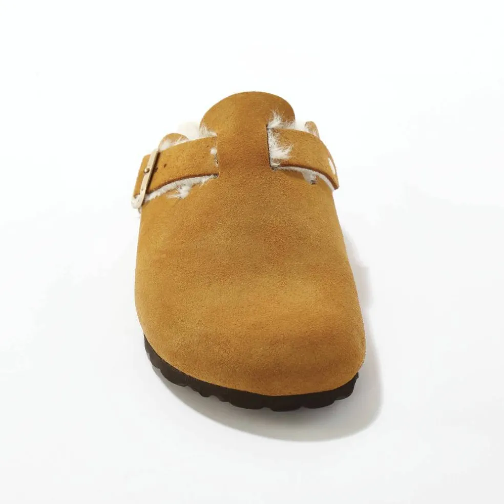 Chaussons fourrés forme sabot, cuir suédé