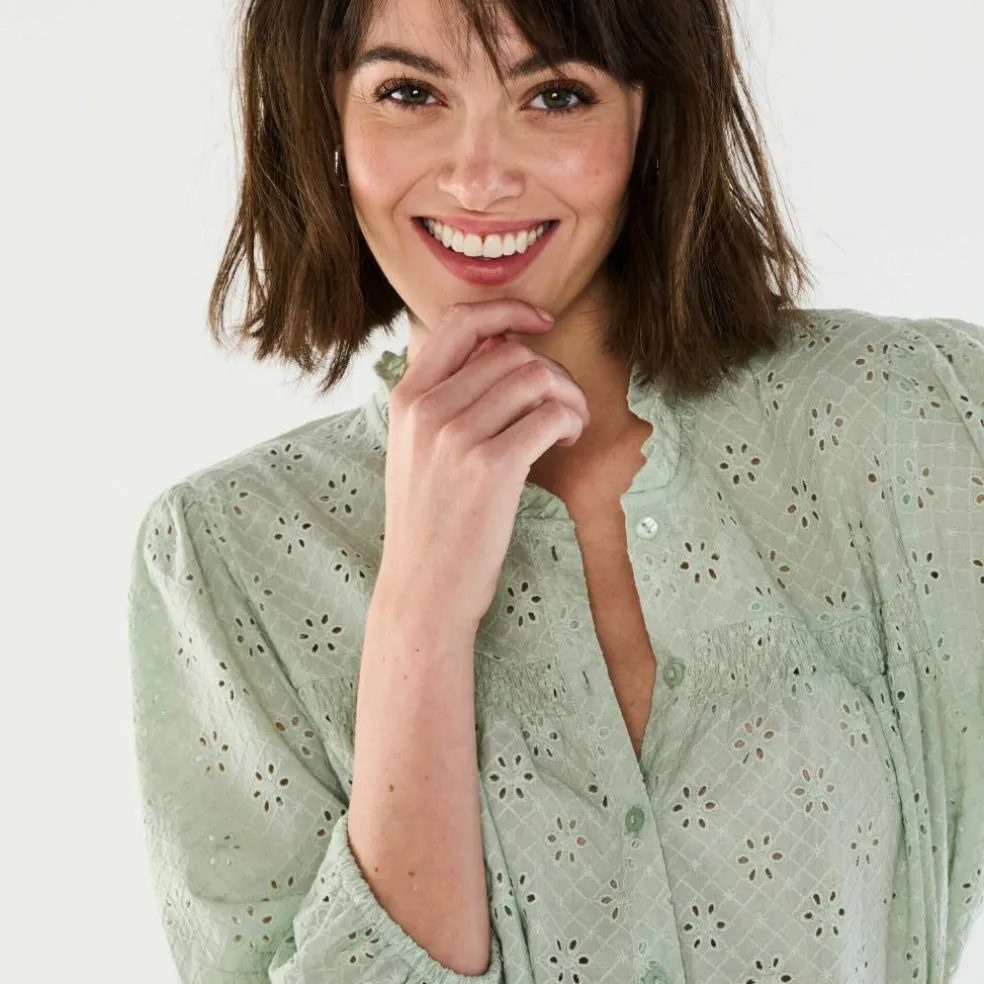 Chemisier broderie anglaise, smocks et col volanté