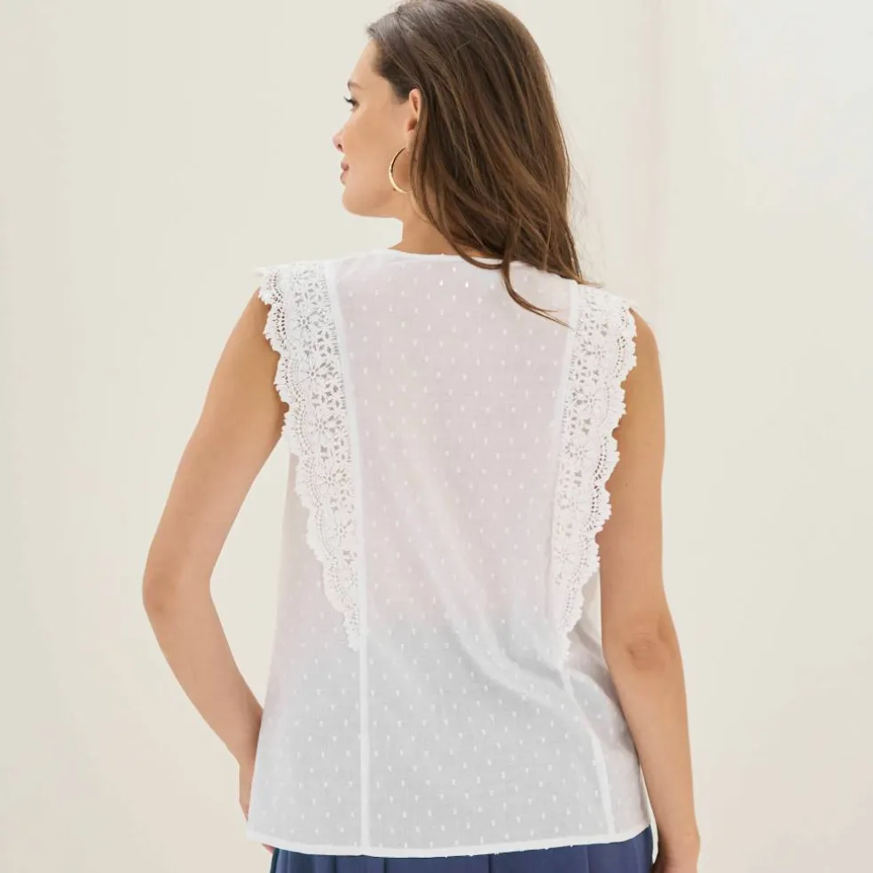 Chemisier plumetis et macramé sans manches