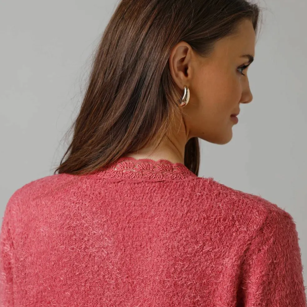 Gilet en maille poilue, détail de macramé