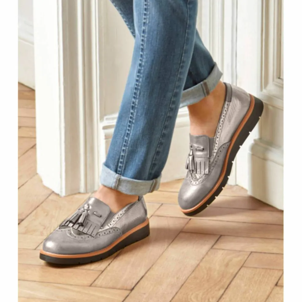 Mocassins compensés à franges et pompons