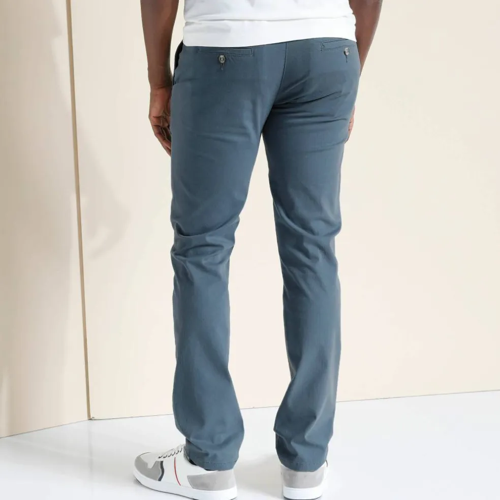 Pantalon chino ceinture arrondie sous le ventre