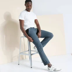 Pantalon chino ceinture arrondie sous le ventre