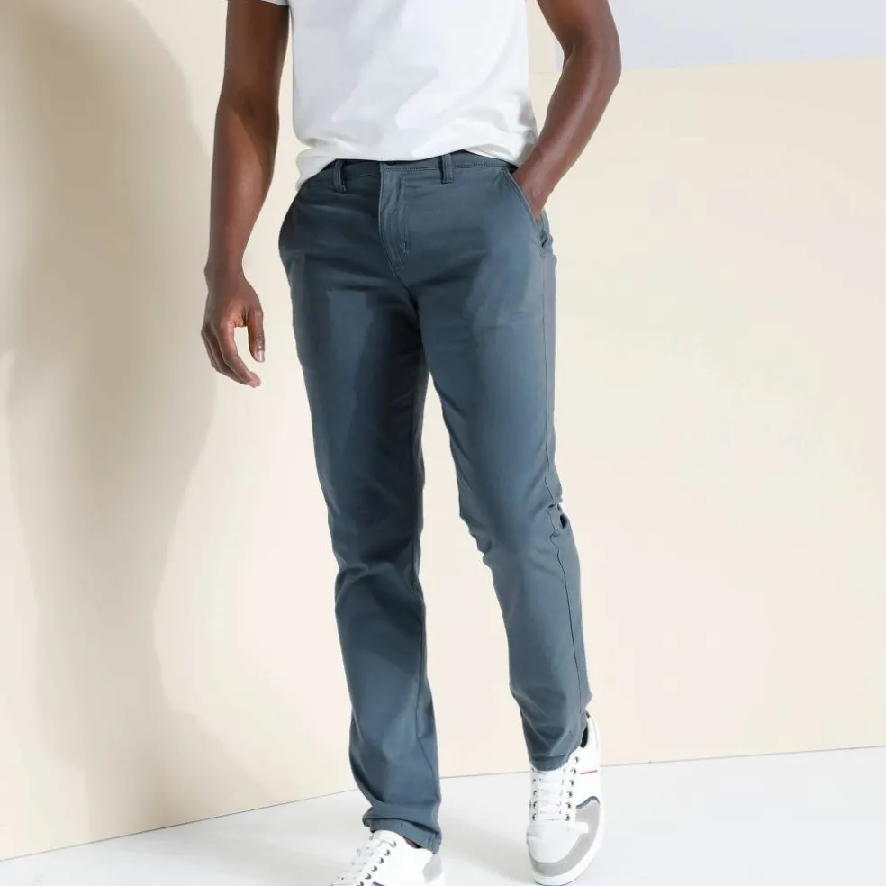 Pantalon chino ceinture arrondie sous le ventre