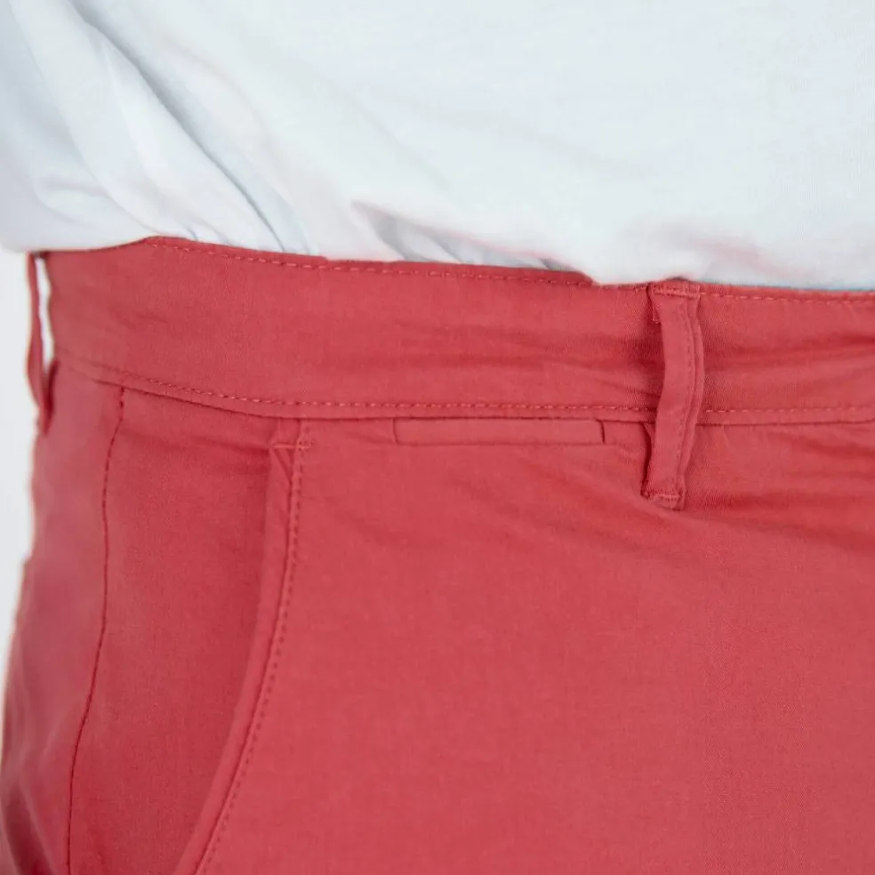 Pantalon chino ceinture arrondie sous le ventre