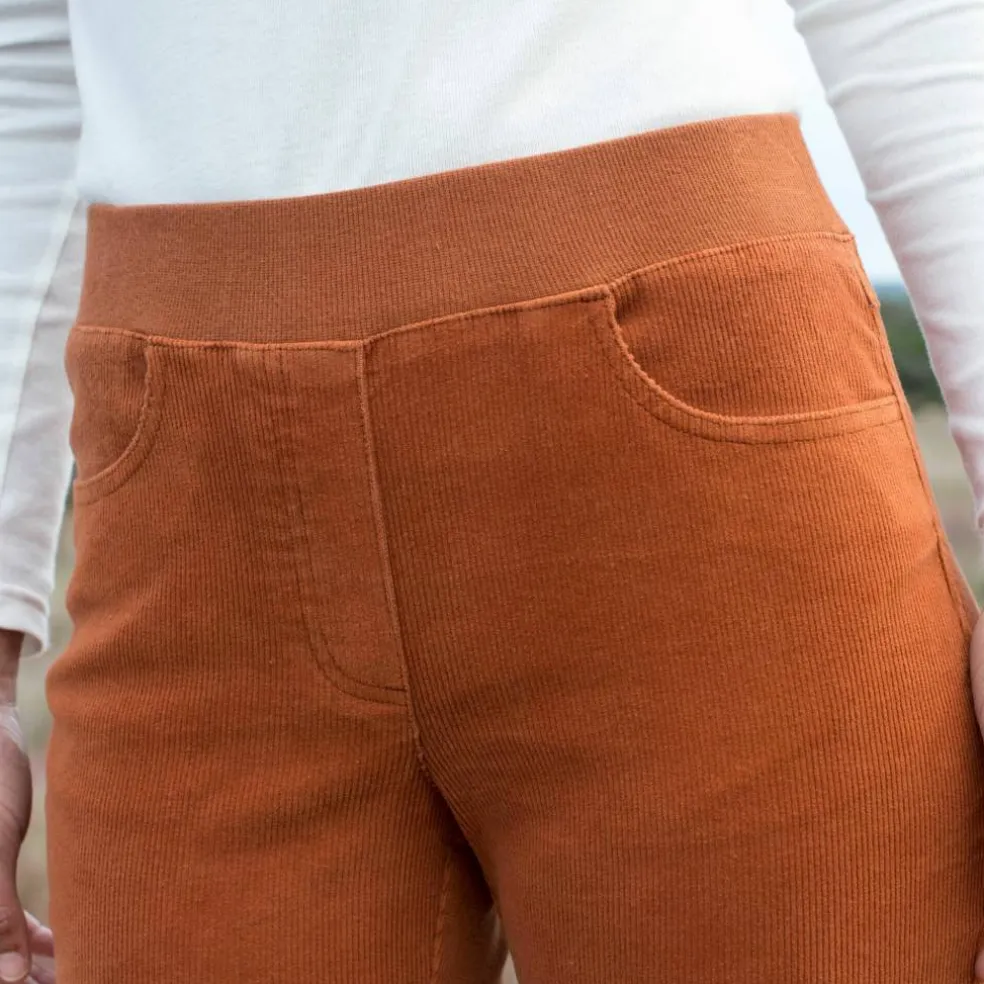 Pantalon droit "ultra-confort", en velours côtelé
