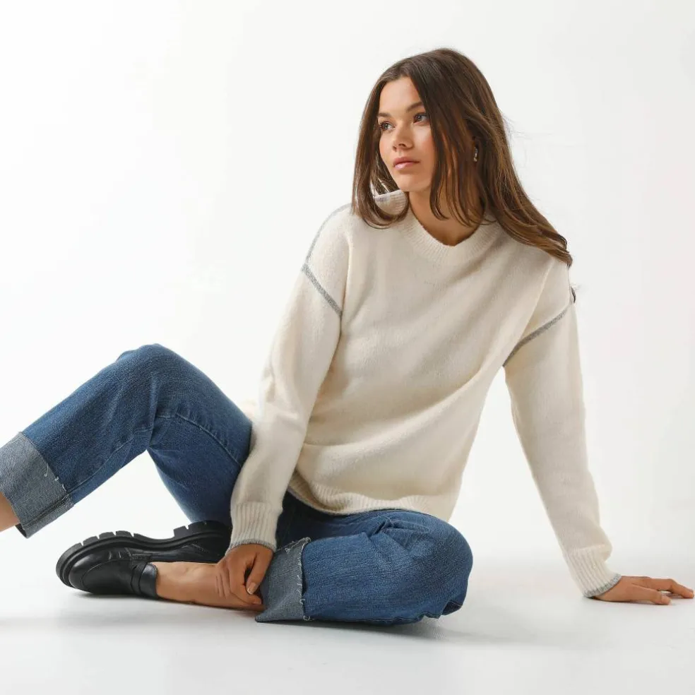 Pull bicolore en maille moelleuse