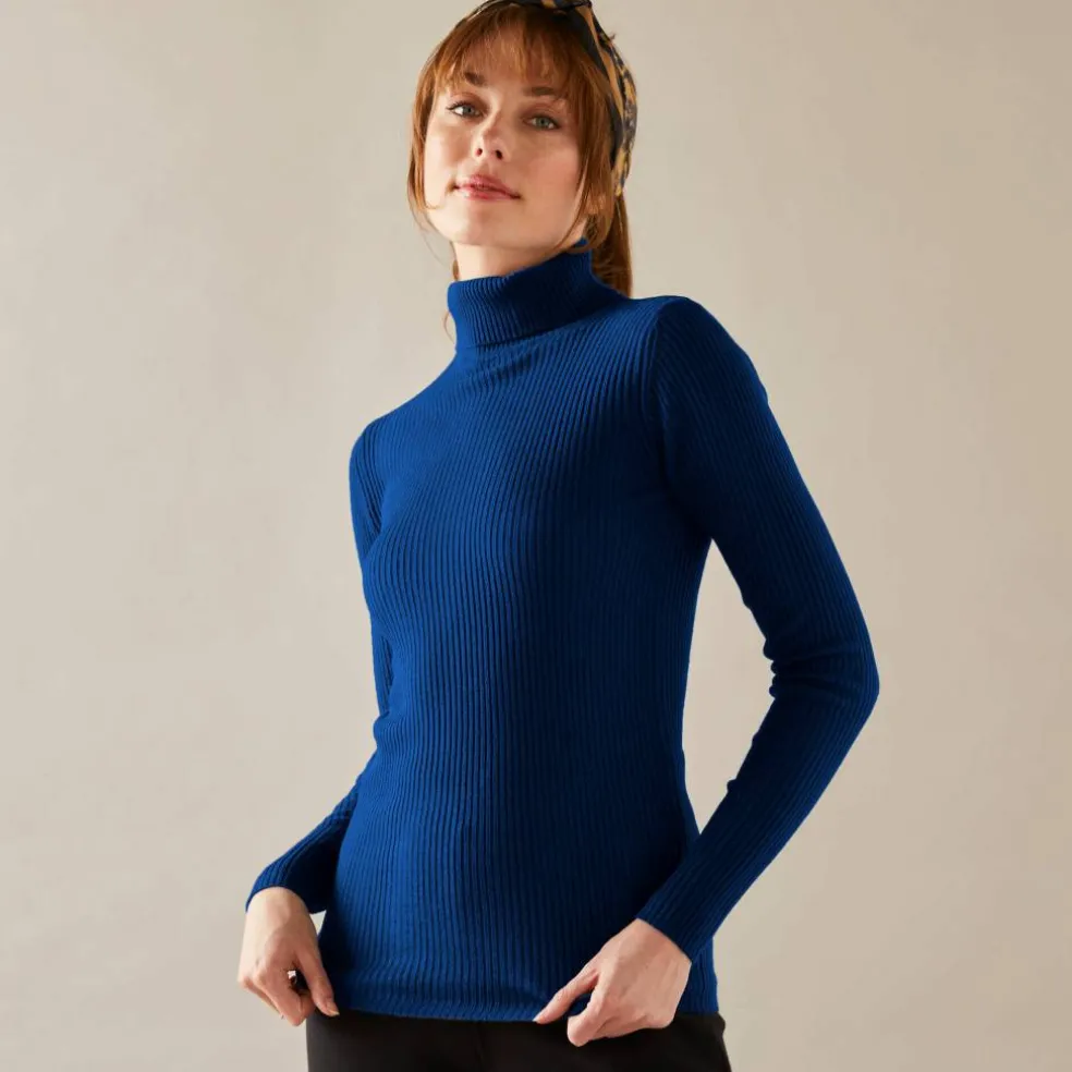 Pull col roulé, maille côtelée