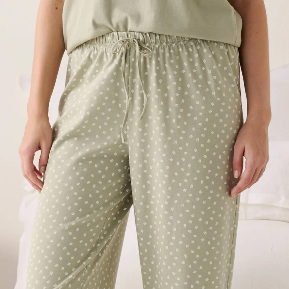 Pyjama court imprimé minimaliste avec bretelles froncées