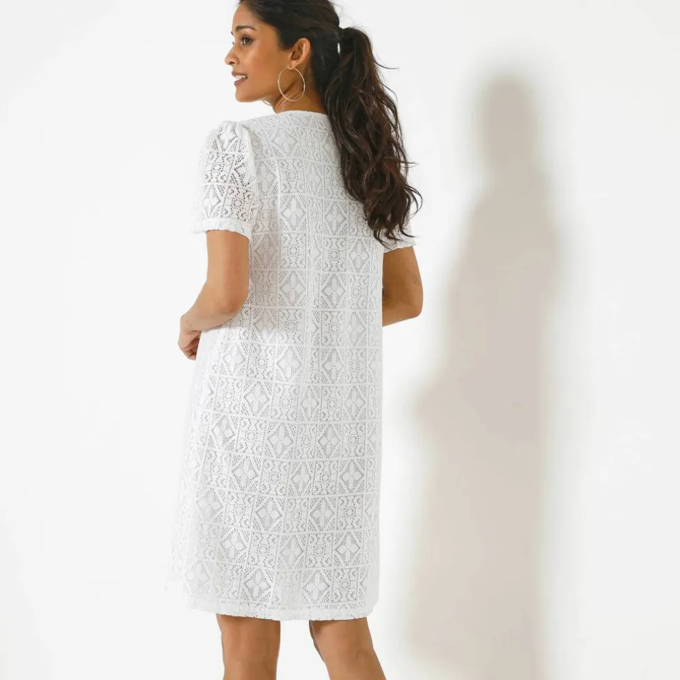 Robe courte boutonnée en dentelle, manches courtes