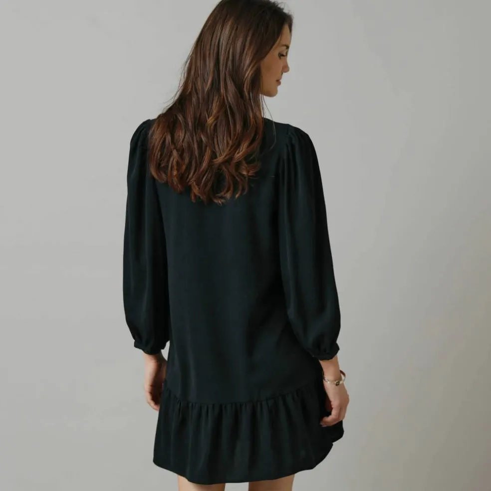 Robe courte volantée à nouettes, crêpe