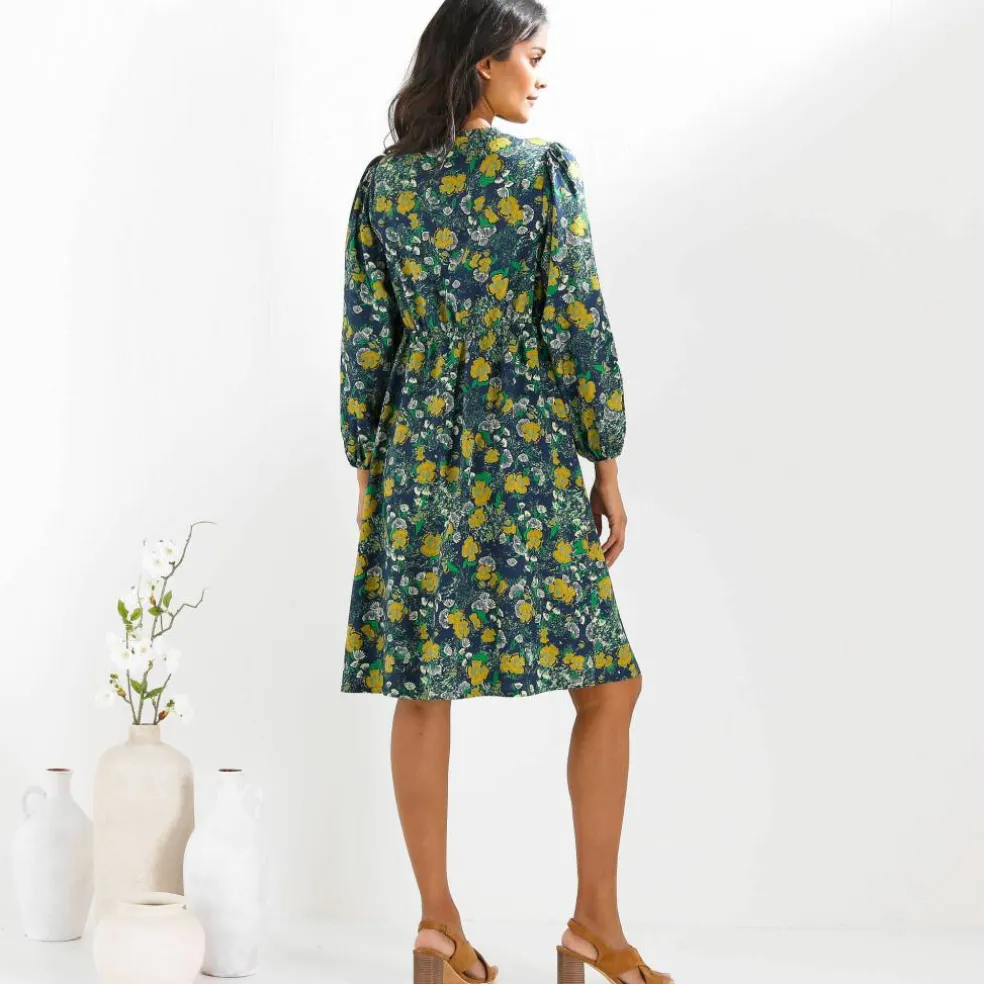 Robe imprimée, décolleté cache-cœur