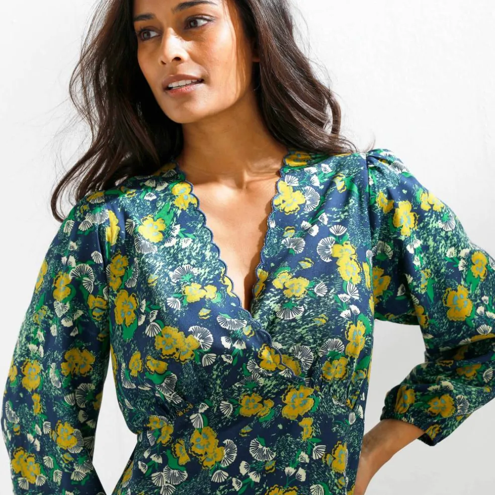 Robe imprimée, décolleté cache-cœur