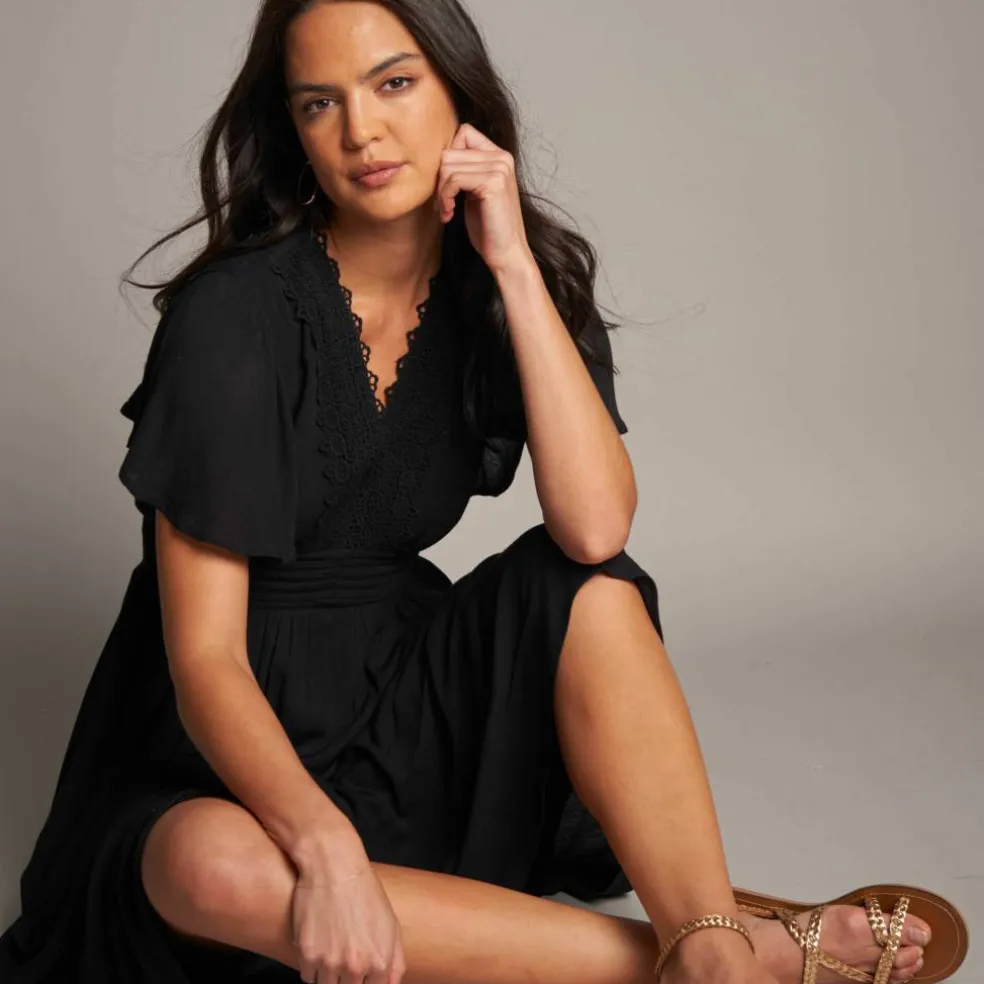 Robe longue en crépon et macramé