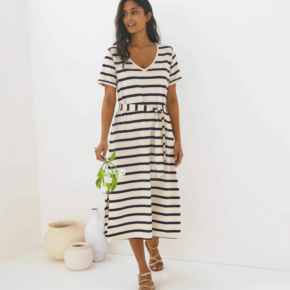 Robe mi-longue ceinturée col V, maille rayée