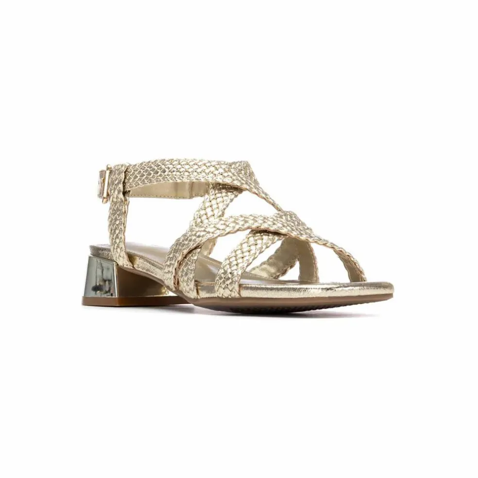 Sandales brides tressées dorées
