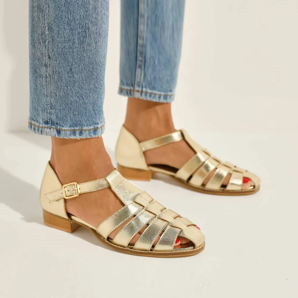 Sandales en cuir plates dorée