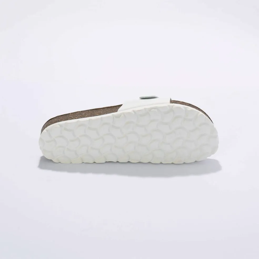 Sandales plates cuir à boucle réglable