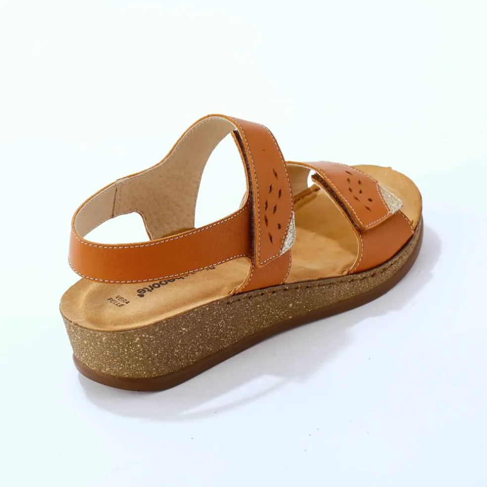 Sandales scratchées largeur confort en cuir