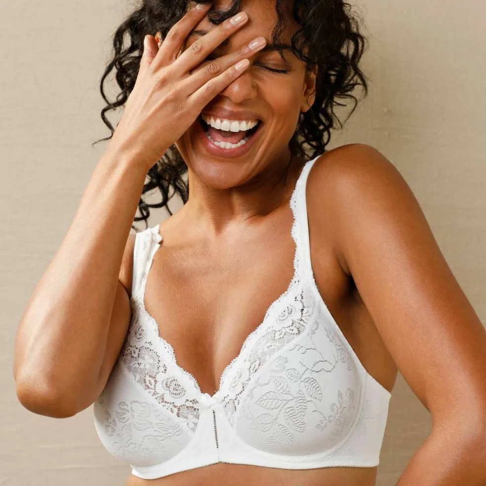Soutien-gorge emboîtant en maille satinée et dentelle «Stelina" - avec armatures