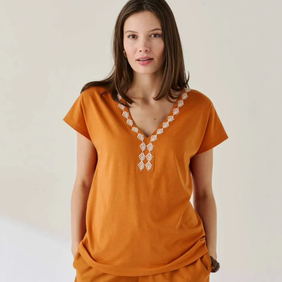 T-shirt brodé col V fantaisie
