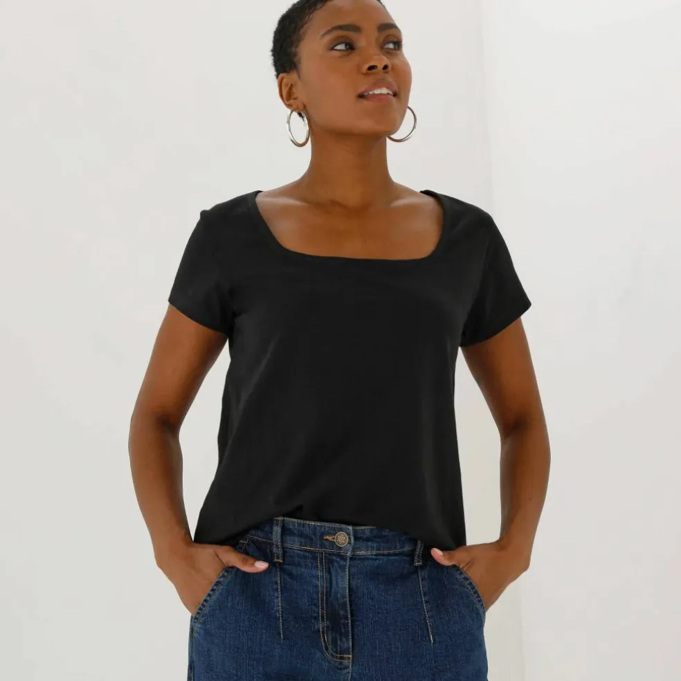 T-shirt col carré, manches courtes