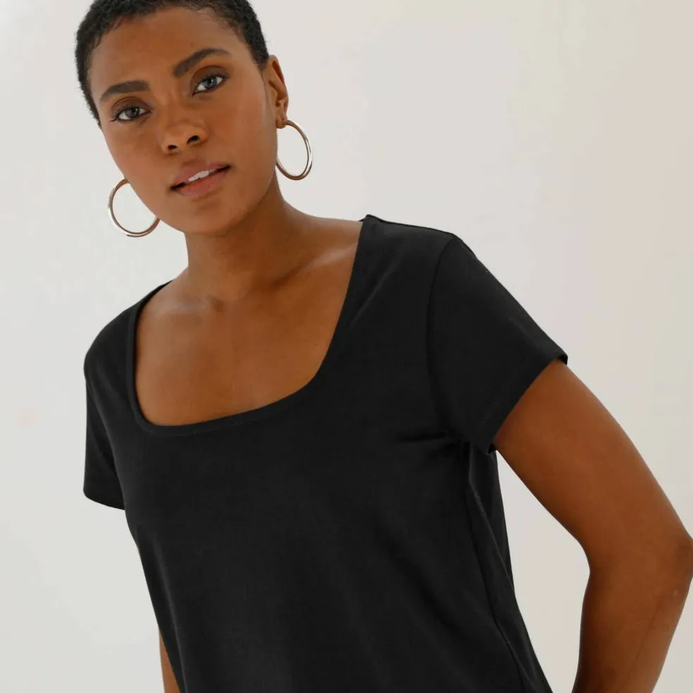 T-shirt col carré, manches courtes