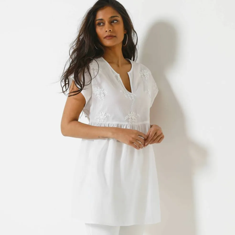 Tunique à plastron broderie anglaise, manches courtes