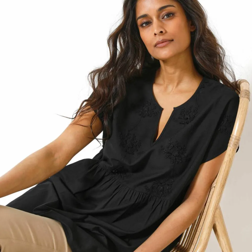 Tunique à plastron broderie anglaise, manches courtes