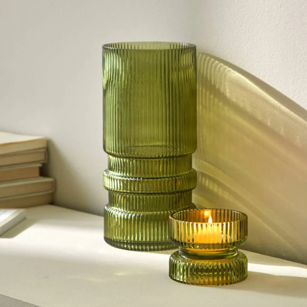 Vase strié en verre
