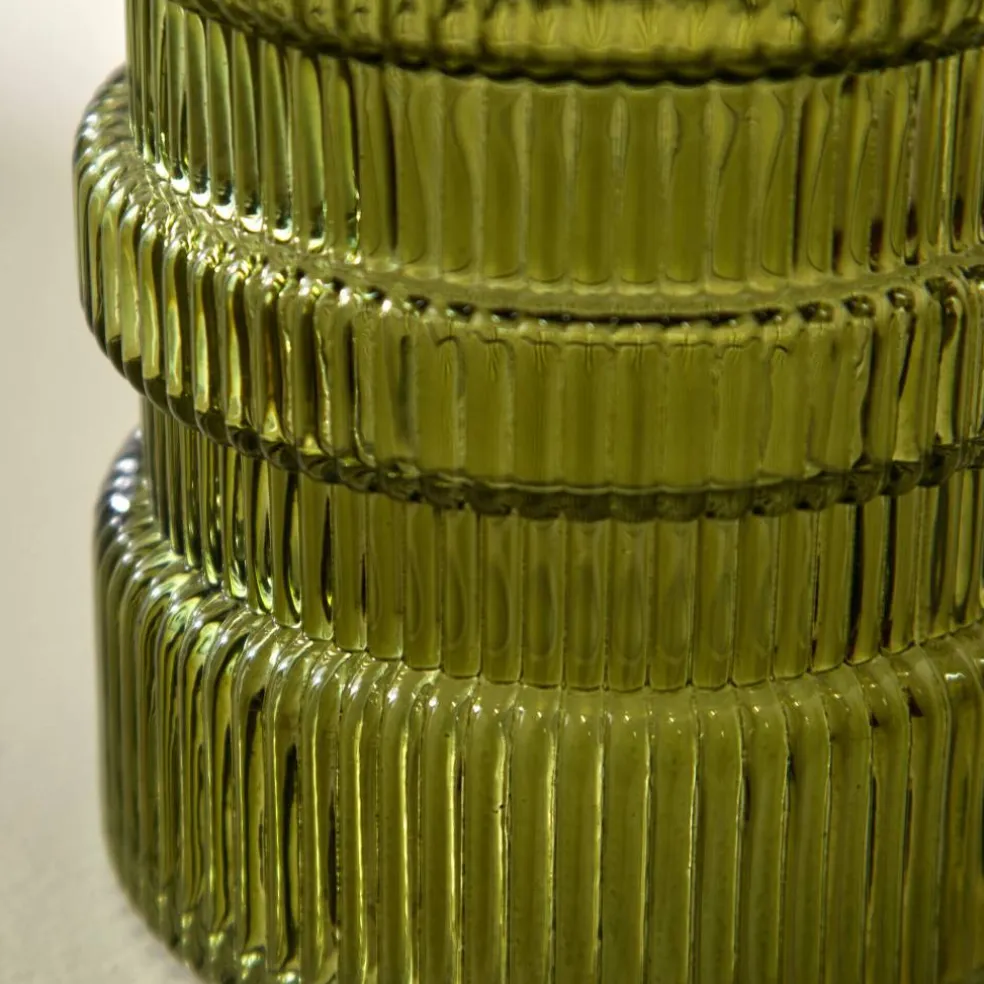 Vase strié en verre
