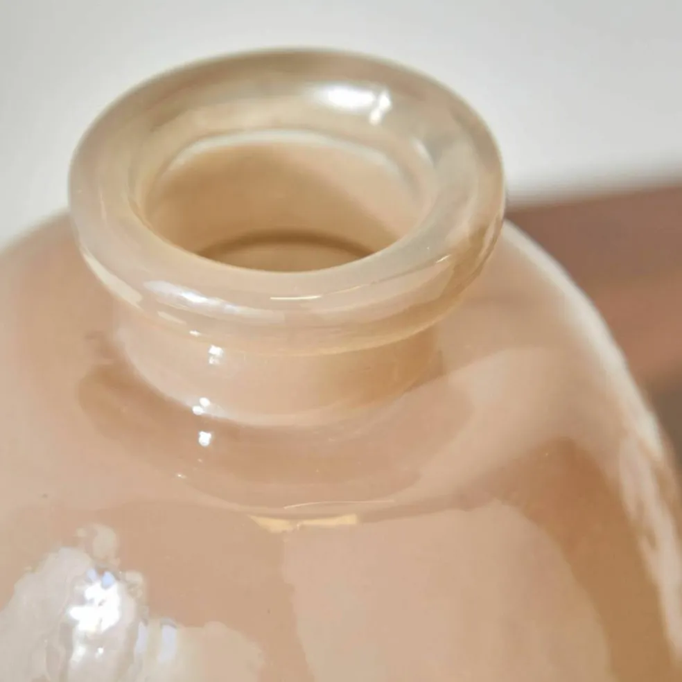 Vase taupe en verre semi-opaque